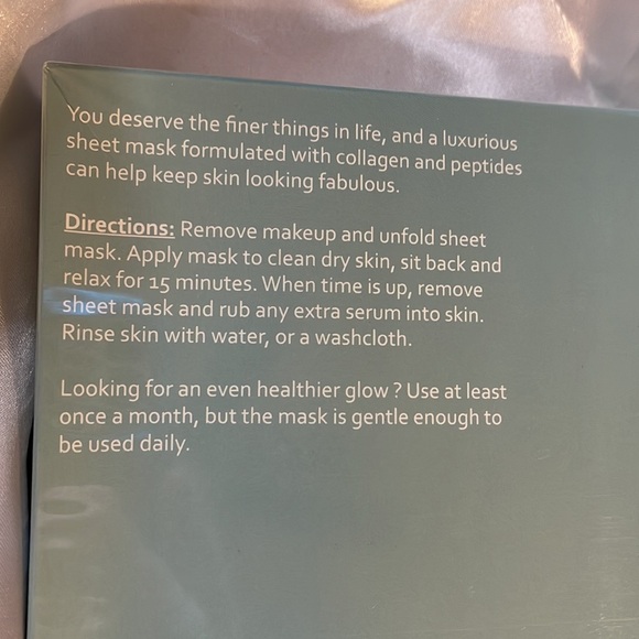 LUXE LAVISH ME - 5pc Sheet Mask Infused w/ Skin Loving Peptides - Picture 2 of 4
